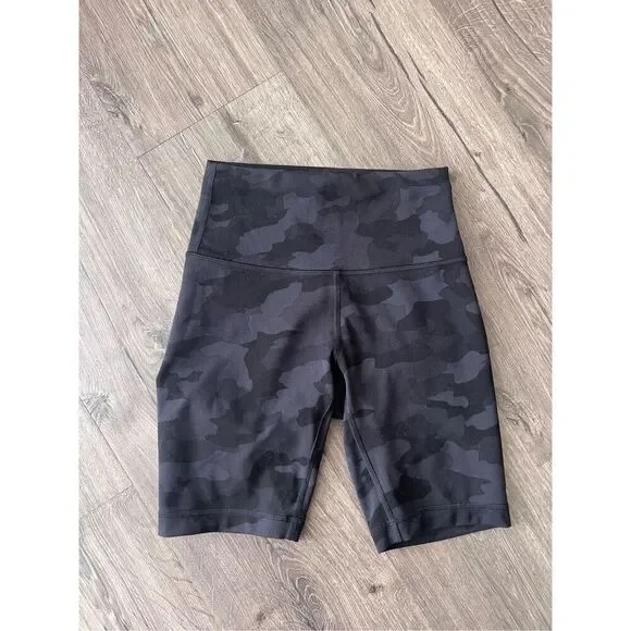 lululemon athletica Black Camo Bike Shorts size 4 - Picture 2 of 4